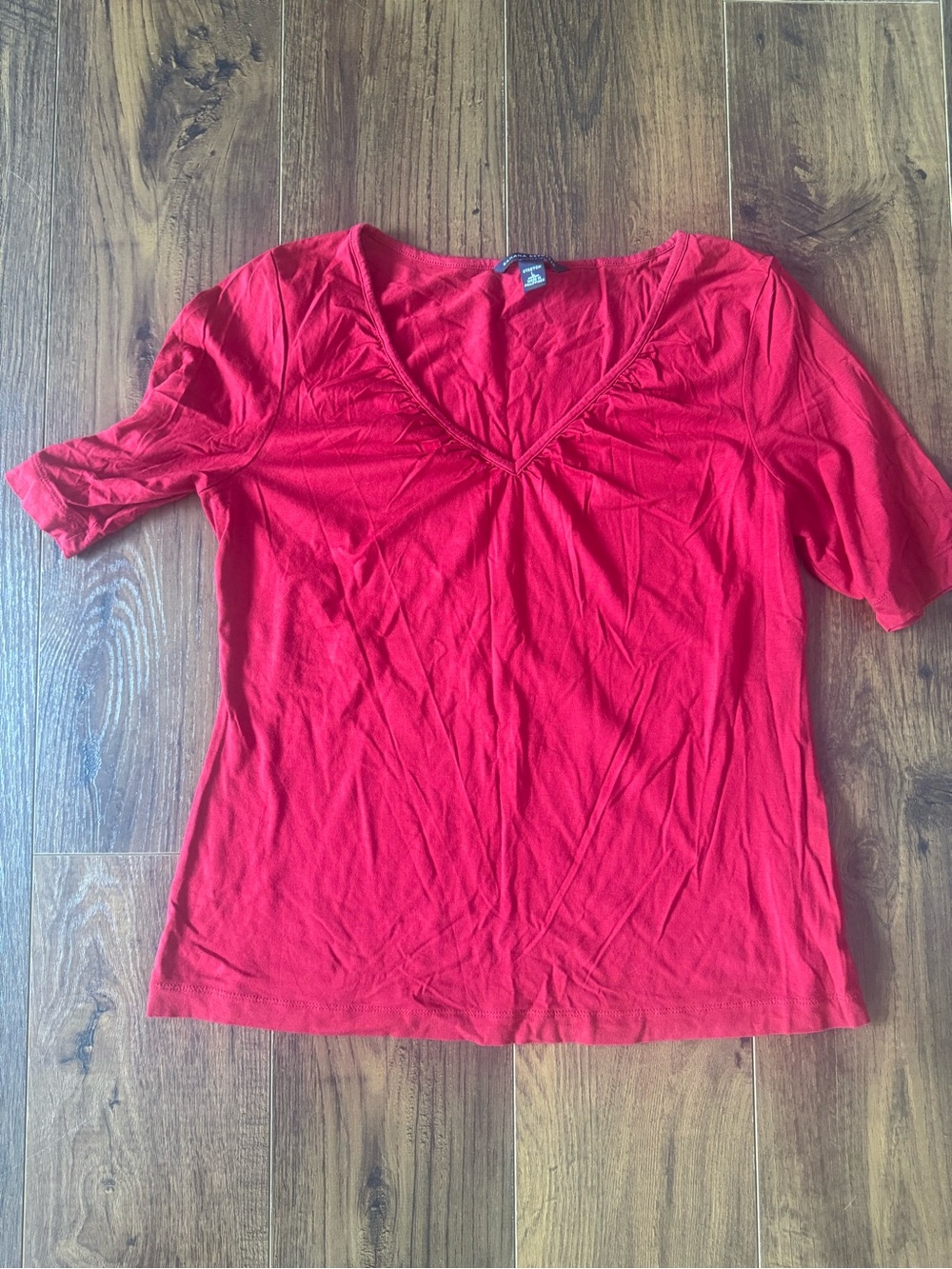 Banana Republic Women’s Red V-Neck Short Sleeve Tee/size L